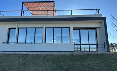 Venta Casa 5 amb a estrenar c/lote en altura, pileta, terraza - Bo. Villalobos - Hudson