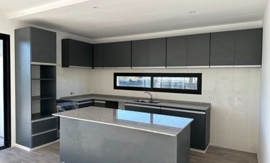 Venta Casa 5 amb a estrenar c/lote en altura, pileta, terraza - Bo. Villalobos - Hudson