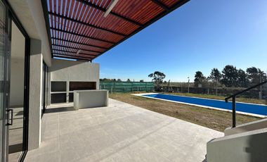 Venta Casa 5 amb a estrenar c/lote en altura, pileta, terraza - Bo. Villalobos - Hudson