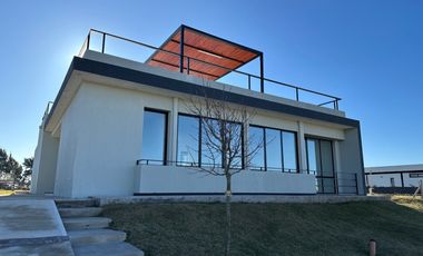 Venta Casa 5 amb a estrenar c/lote en altura, pileta, terraza - Bo. Villalobos - Hudson