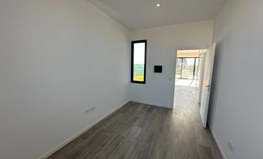 Venta Casa 5 amb a estrenar c/lote en altura, pileta, terraza - Bo. Villalobos - Hudson