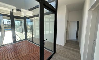 Venta Casa 5 amb a estrenar c/lote en altura, pileta, terraza - Bo. Villalobos - Hudson