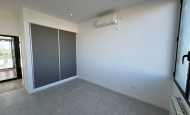 Venta Casa 5 amb a estrenar c/lote en altura, pileta, terraza - Bo. Villalobos - Hudson