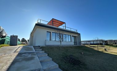 Venta Casa 5 amb a estrenar c/lote en altura, pileta, terraza - Bo. Villalobos - Hudson
