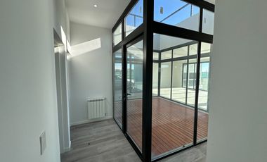 Venta Casa 5 amb a estrenar c/lote en altura, pileta, terraza - Bo. Villalobos - Hudson