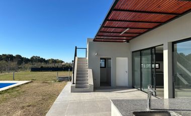 Venta Casa 5 amb a estrenar c/lote en altura, pileta, terraza - Bo. Villalobos - Hudson