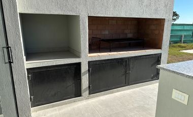 Venta Casa 5 amb a estrenar c/lote en altura, pileta, terraza - Bo. Villalobos - Hudson