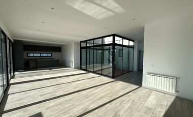 Venta Casa 5 amb a estrenar c/lote en altura, pileta, terraza - Bo. Villalobos - Hudson