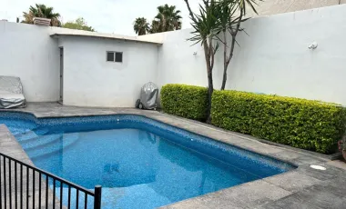 CASA RENTA SENDEROS CON ALBERCA