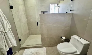 CASA RENTA SENDEROS CON ALBERCA