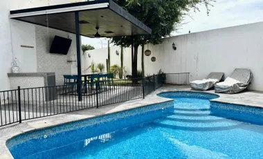 CASA RENTA SENDEROS CON ALBERCA