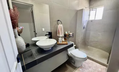CASA RENTA SENDEROS CON ALBERCA