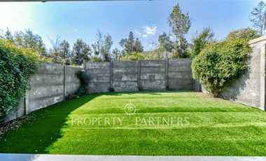 Arriendo de remodelado y excelente Townhouse en Las Pircas, Peñalolén