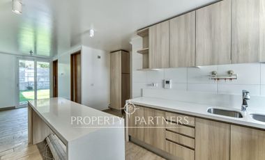Arriendo de remodelado y excelente Townhouse en Las Pircas, Peñalolén