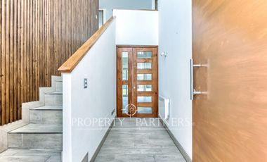 Arriendo de remodelado y excelente Townhouse en Las Pircas, Peñalolén