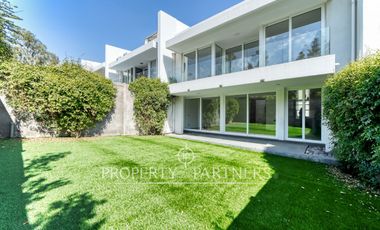 Arriendo de remodelado y excelente Townhouse en Las Pircas, Peñalolén