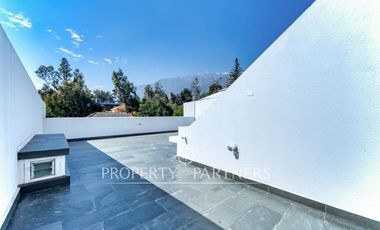 Arriendo de remodelado y excelente Townhouse en Las Pircas, Peñalolén