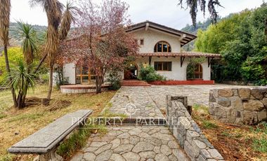 Casa emplazada en gran terreno en el Arrayan a 1 km de Plaza san Enrique .