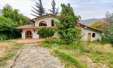 Casa emplazada en gran terreno en el Arrayan a 1 km de Plaza san Enrique .