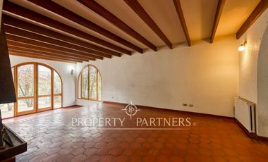 Casa emplazada en gran terreno en el Arrayan a 1 km de Plaza san Enrique .