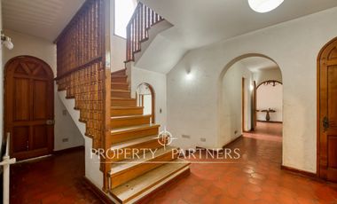 Casa emplazada en gran terreno en el Arrayan a 1 km de Plaza san Enrique .