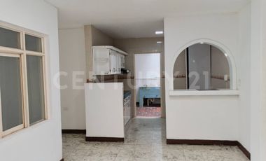 Casa Barrio Departamental, excelentes acabados 1er piso, con garage