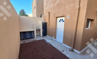 En Venta, PH tipo Duplex de  2 dormitorios, Plottier, Area Centro