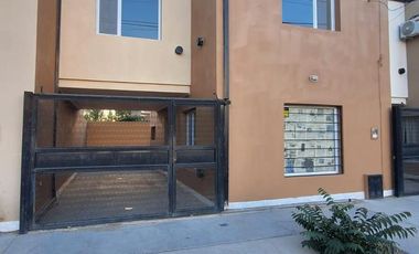 En Venta, PH tipo Duplex de  2 dormitorios, Plottier, Area Centro