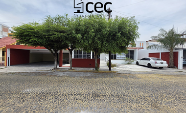 RESIDENCIA EN VENTA 2 PLANTAS, 5 RECÁMARAS, LOFT EN PLANTA ALTA, 3.5 BAÑOS