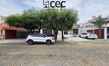 RESIDENCIA EN VENTA 2 PLANTAS, 5 RECÁMARAS, LOFT EN PLANTA ALTA, 3.5 BAÑOS