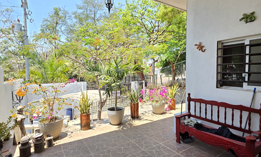 RESIDENCIA EN VENTA, 2 PLANTAS, 4 RECÁMARAS, 2 BAÑOS, COCHERA PARA 3 AUTOS