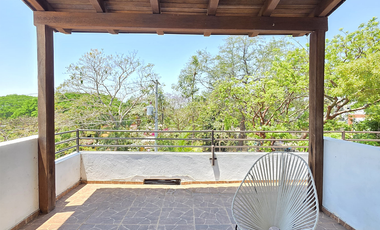 RESIDENCIA EN VENTA, 2 PLANTAS, 4 RECÁMARAS, 2 BAÑOS, COCHERA PARA 3 AUTOS