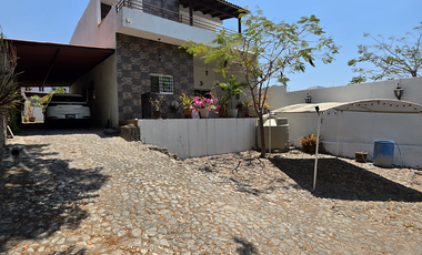 RESIDENCIA EN VENTA, 2 PLANTAS, 4 RECÁMARAS, 2 BAÑOS, COCHERA PARA 3 AUTOS
