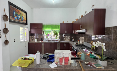 RESIDENCIA EN VENTA, 2 PLANTAS, 4 RECÁMARAS, 2 BAÑOS, COCHERA PARA 3 AUTOS