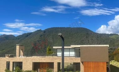 ARRIENDO ESPECTACULAR CASA AMOBLADA EN CONJUNTO CERRADO, LA CALERA