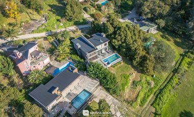 Venta - Casa - Sierra De Los Padres - Moderna - Piscina