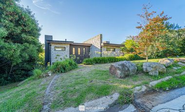 Venta - Casa - Sierra De Los Padres - Moderna - Piscina
