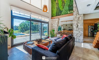 Venta - Casa - Sierra De Los Padres - Moderna - Piscina