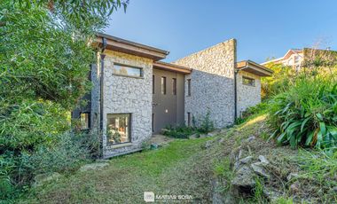 Venta - Casa - Sierra De Los Padres - Moderna - Piscina
