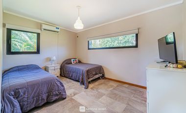 Venta - Casa - Sierra De Los Padres - Moderna - Piscina