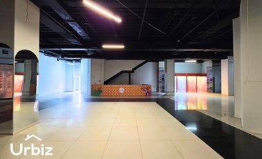 Local de 328 m² en 1er Piso Zona Met Centro Comercial Santa Fé