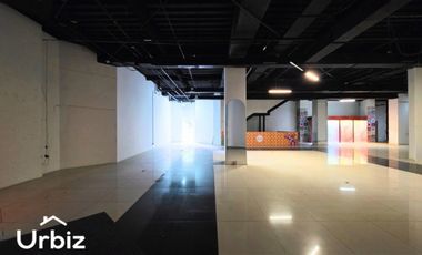 Local de 328 m² en 1er Piso Zona Met Centro Comercial Santa Fé