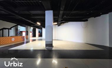 Local de 328 m² en 1er Piso Zona Met Centro Comercial Santa Fé