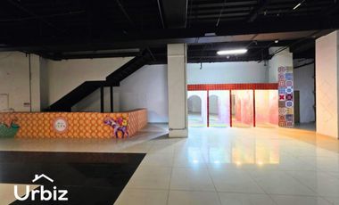 Local de 328 m² en 1er Piso Zona Met Centro Comercial Santa Fé
