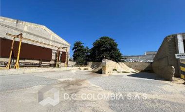 VENTA DE LOTE INDUSTRIAL CON CONSTRUCCIONES EN BARRANQUILLA