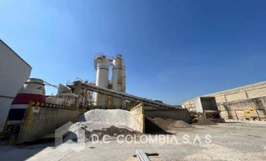 VENTA DE LOTE INDUSTRIAL CON CONSTRUCCIONES EN BARRANQUILLA