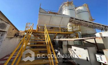 VENTA DE LOTE INDUSTRIAL CON CONSTRUCCIONES EN BARRANQUILLA