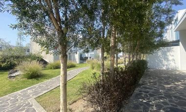 Ultima casa en preventa coto Roble Residencial  a un costado de Bugambilias