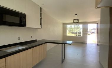 Ultima casa en preventa coto Roble Residencial  a un costado de Bugambilias