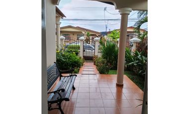 VENDO CASA BRISAS DEL GOLF
